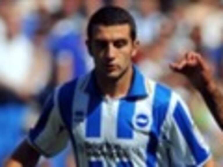 Gonzalo Jara fue expulsado en nueva derrota del Brighton and Hove Albion