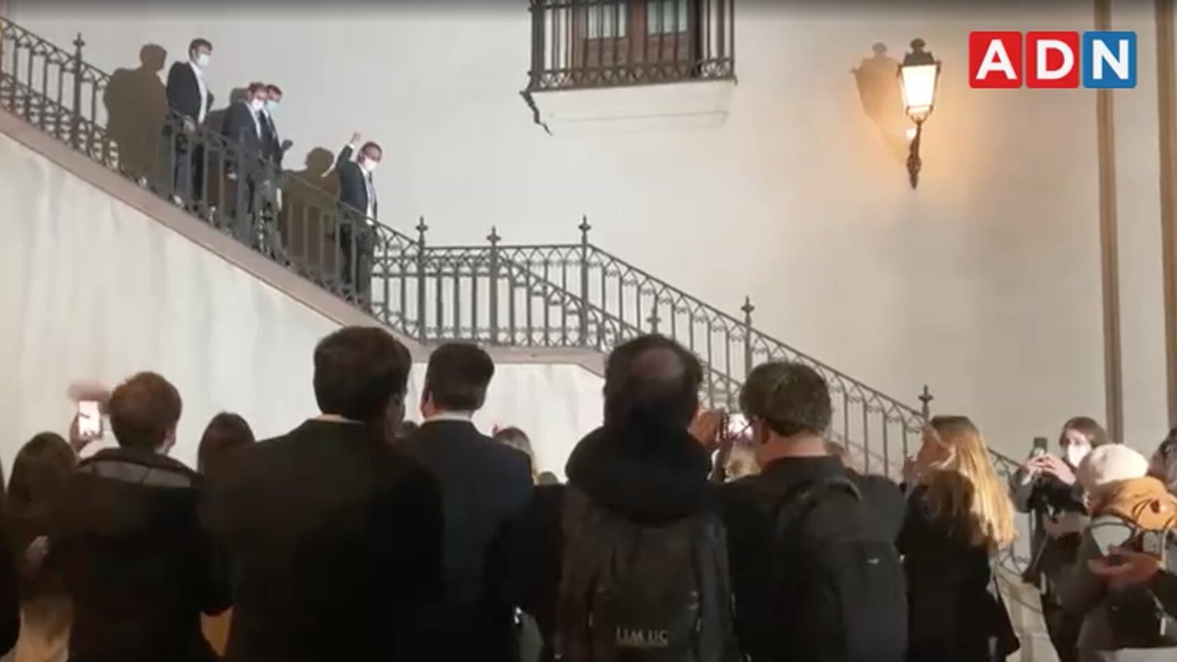 Figueroa fue aplaudido en La Moneda tras ganar acusación
