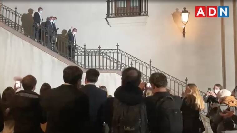 Figueroa fue aplaudido en La Moneda tras ganar acusación