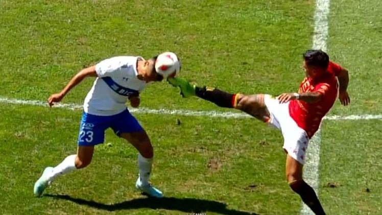 Capitán de Unión Española duda tras la roja que recibió Leyton ante la UC: "No sé si era expulsión, pero nos condicionó un montón"