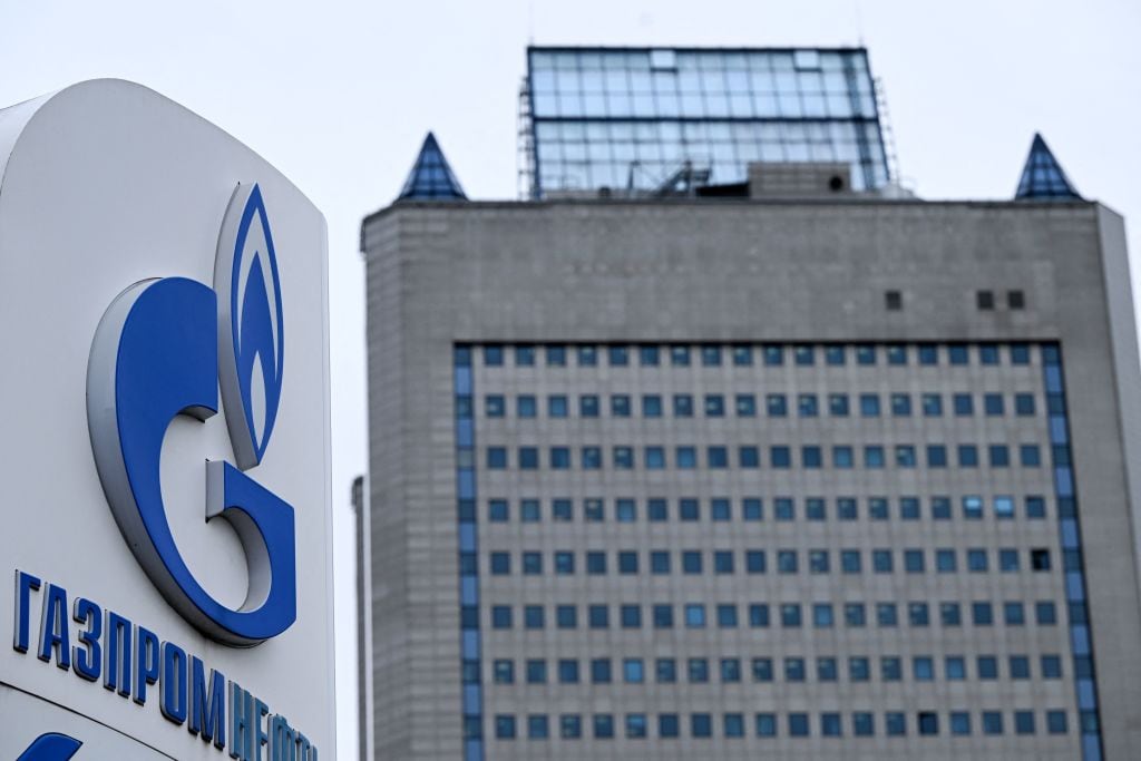 Imagen del logo en la sede de la empresa estatal rusa Gazprom en Moscú