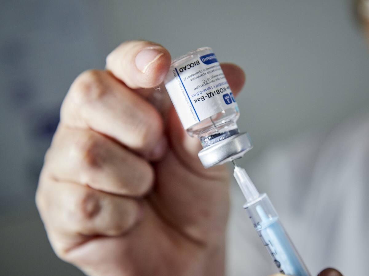 Argentina es el primer país en Latinoamérica en aplicar la vacuna Sputnik V contra el coronavirus