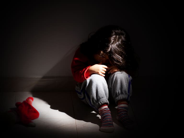 “Le vamos a borrar esa sonrisa...”: denuncian amenaza contra menor con Síndrome de Down en colegio de Talcahuano