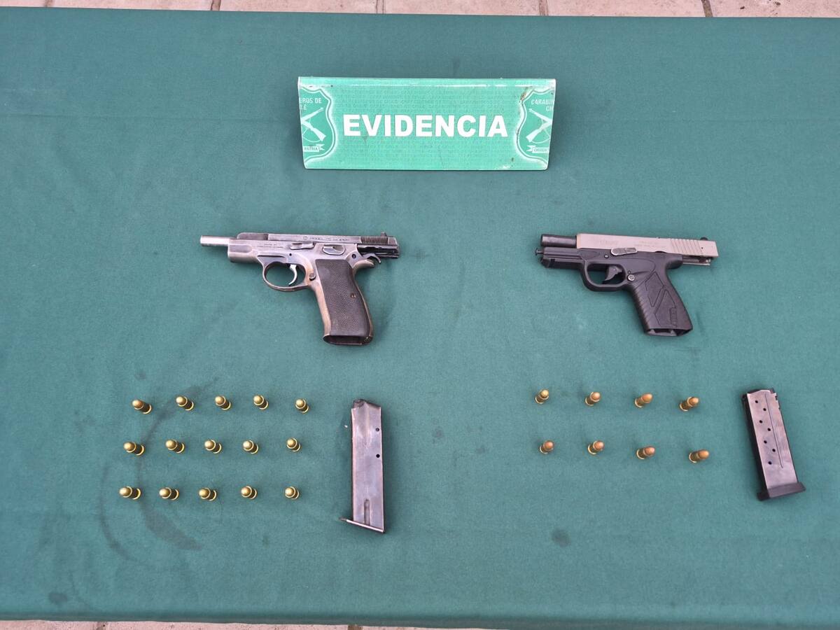 Por porte ilegal de armas y municiones: patrullaje por aniversario de la U de Chile termina con dos detenidos