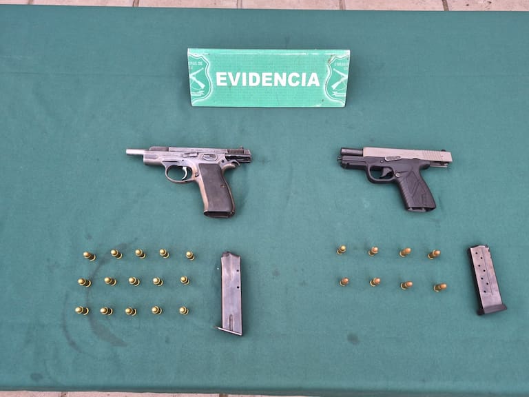 Por porte ilegal de armas y municiones: patrullaje por aniversario de la U de Chile termina con dos detenidos