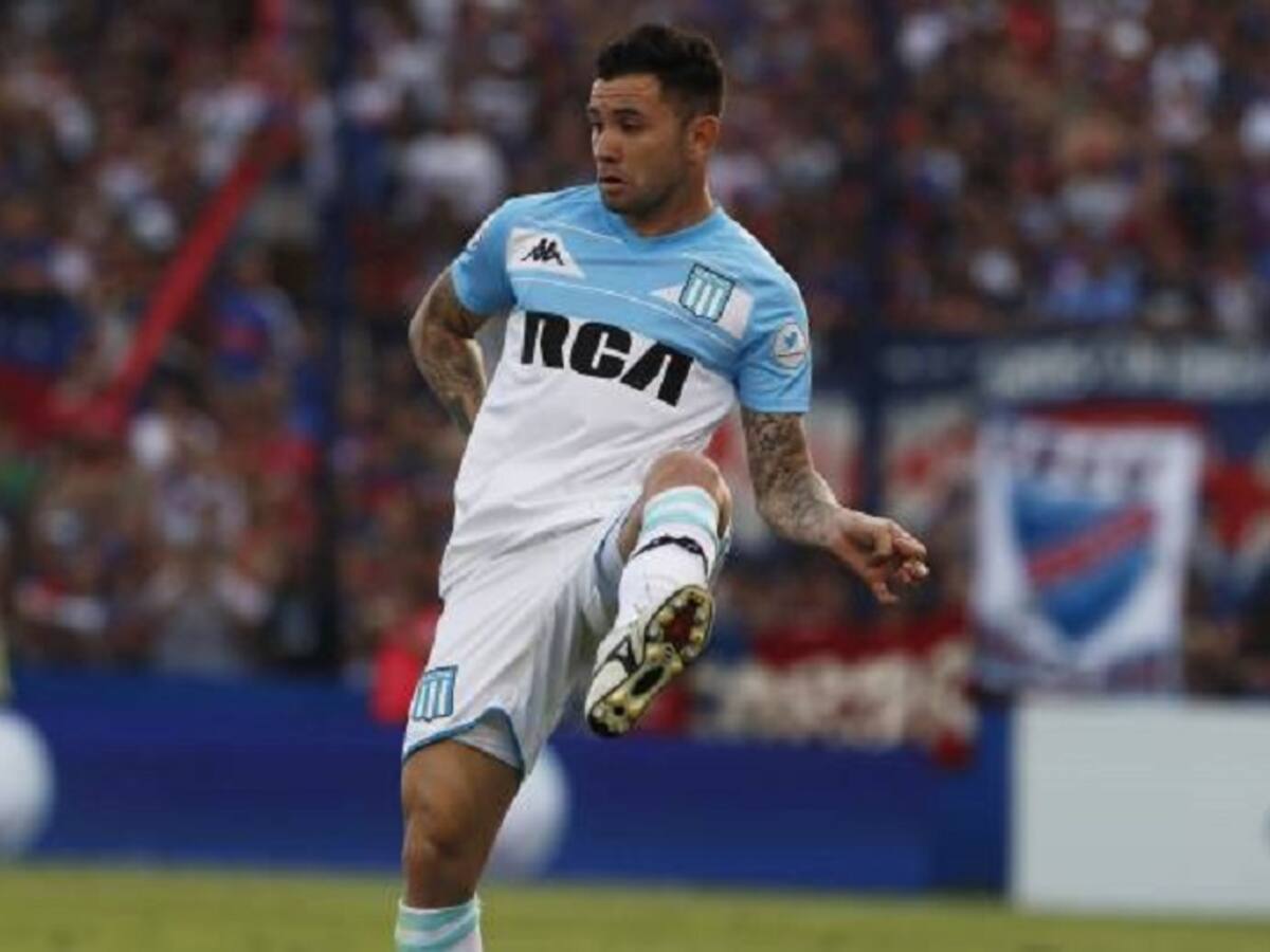 Diego Latorre llenó de halagos al chileno Eugenio Mena: «Es uno de los mejores laterales del fútbol argentino»