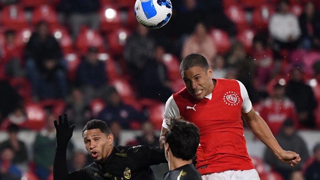 Las dos opciones que maneja Colo Colo para sumar un delantero al plantel 2023