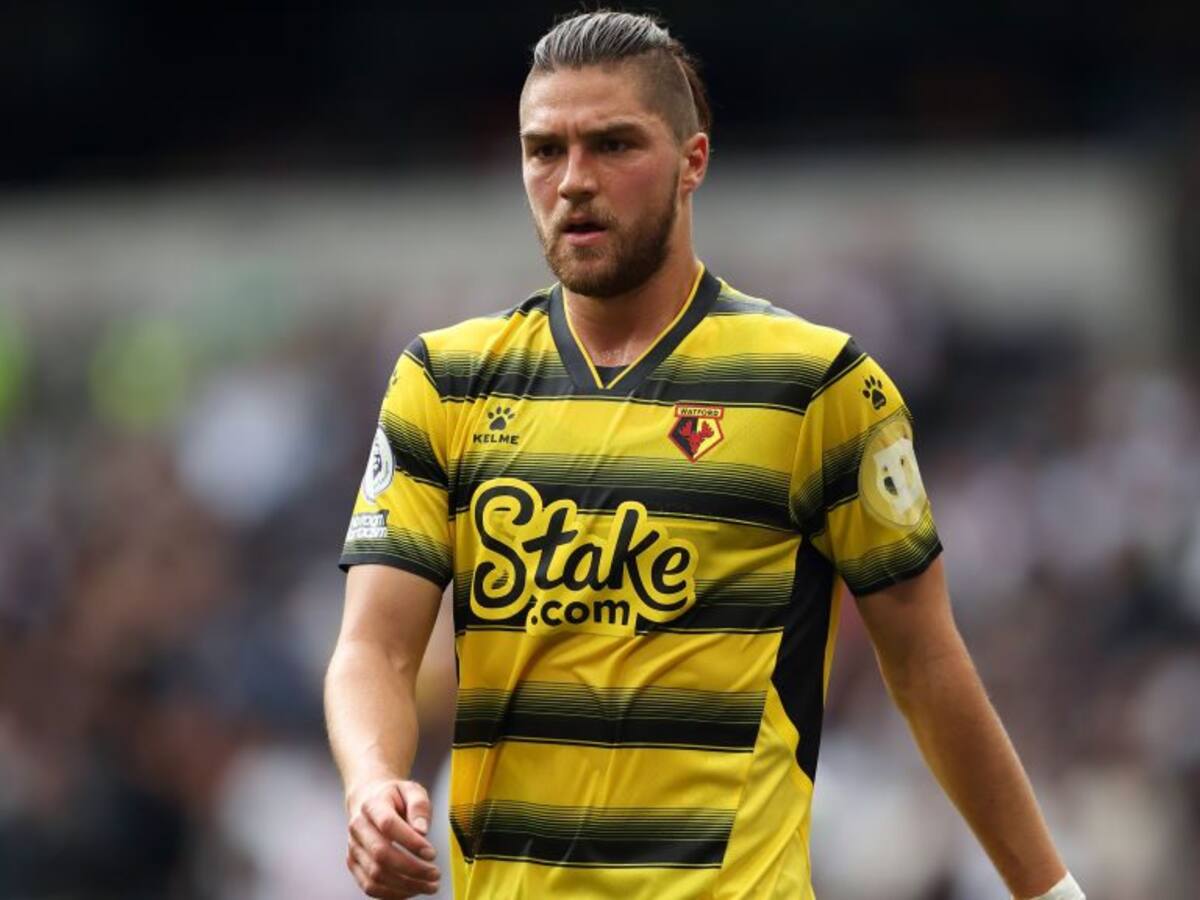 Francisco Sierralta jugó todo el partido en eliminación del Watford de la Capital One Cup