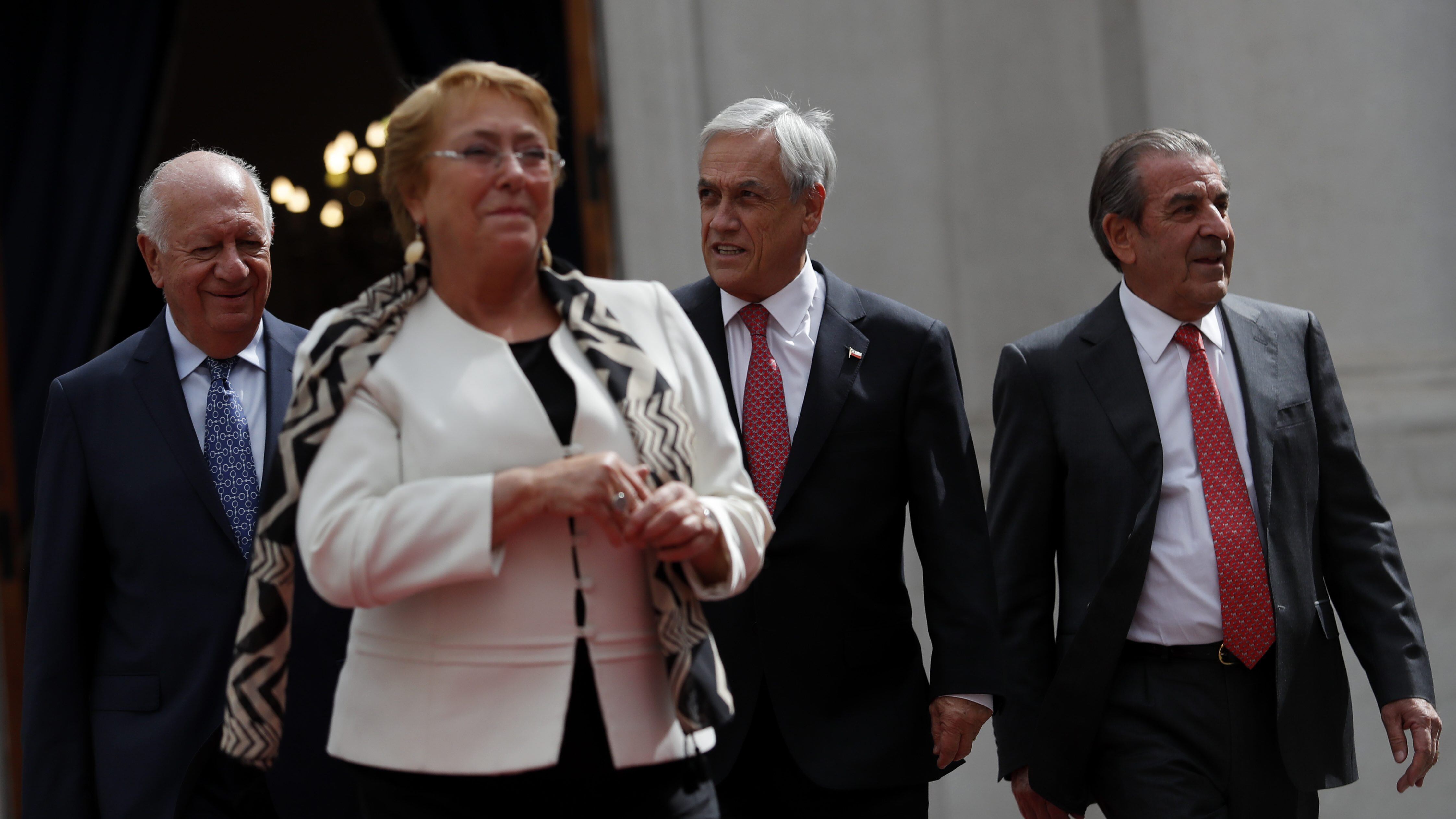 14 de MARZO del 2018/SANTIAGOEl Presidente de la República Sebastian Piñera realizo un punto de prensa junto a los ex presidentes de la República luego de sostener una reunión de una reunión de trabajo en el Palacio de la Moneda. En la imagen de izquierda a derecha la ex presidenta Michelle Bachelet, el ex presidente Ricardo Lagos, el Presidente Sebastian Piñera y el ex presidente Eduardo Frei,
FOTO:FRANCISCO FLORES SEGUEL/AGENCIAUNO