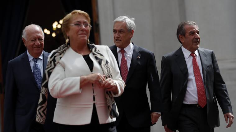 14 de MARZO del 2018/SANTIAGOEl Presidente de la República Sebastian Piñera realizo un punto de prensa junto a los ex presidentes de la República luego de sostener una reunión de una reunión de trabajo en el Palacio de la Moneda. En la imagen de izquierda a derecha la ex presidenta Michelle Bachelet, el ex presidente Ricardo Lagos, el Presidente Sebastian Piñera y el ex presidente Eduardo Frei,
FOTO:FRANCISCO FLORES SEGUEL/AGENCIAUNO