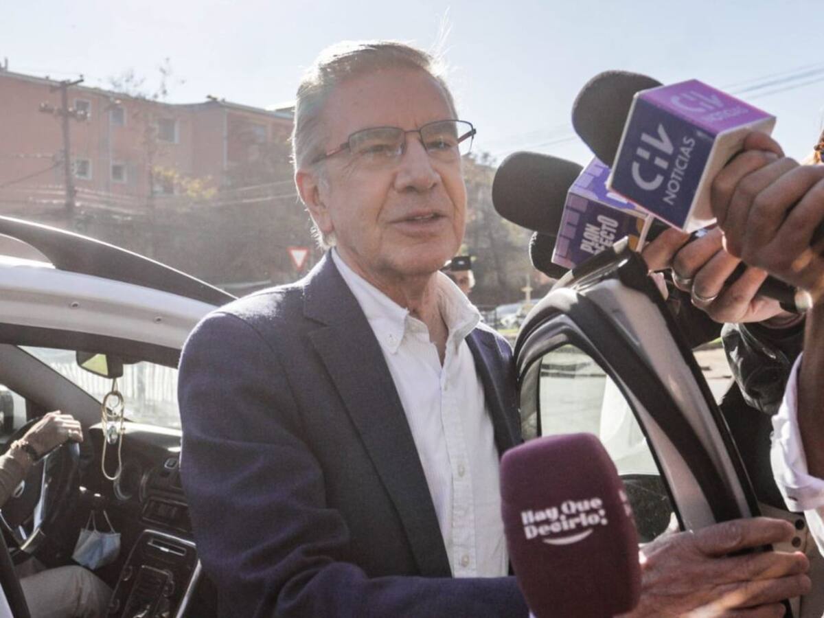 Joaquín Lavín llega a Capitán Yáber para visitar a su hijo: “Está pasando un momento muy difícil”