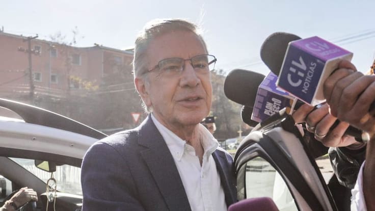 Joaquín Lavín llega a Capitán Yáber para visitar a su hijo: “Está pasando un momento muy difícil”