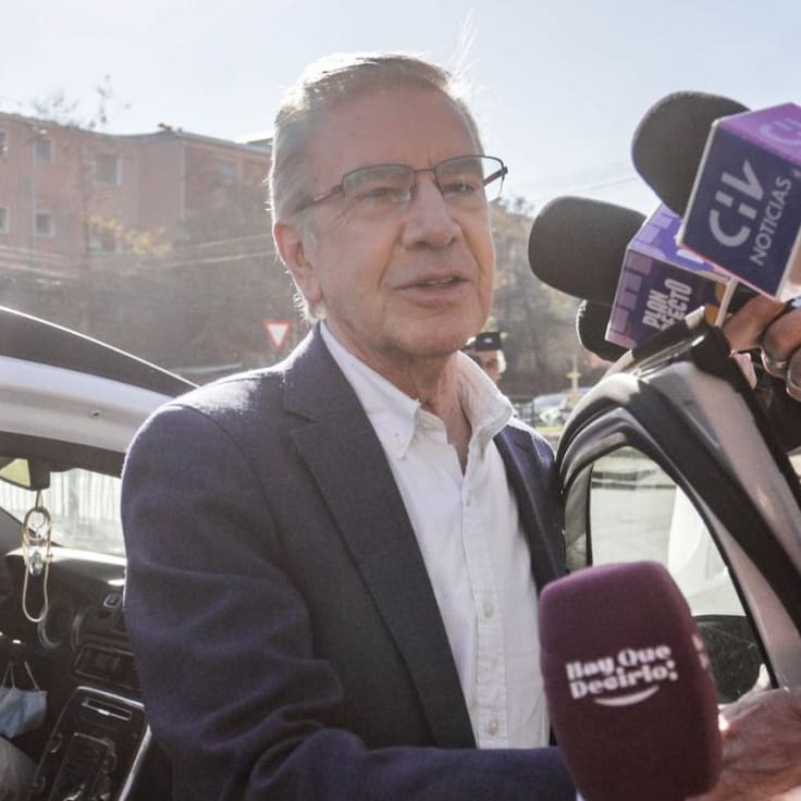 Joaquín Lavín llega a Capitán Yáber para visitar a su hijo: “Está pasando un momento muy difícil”