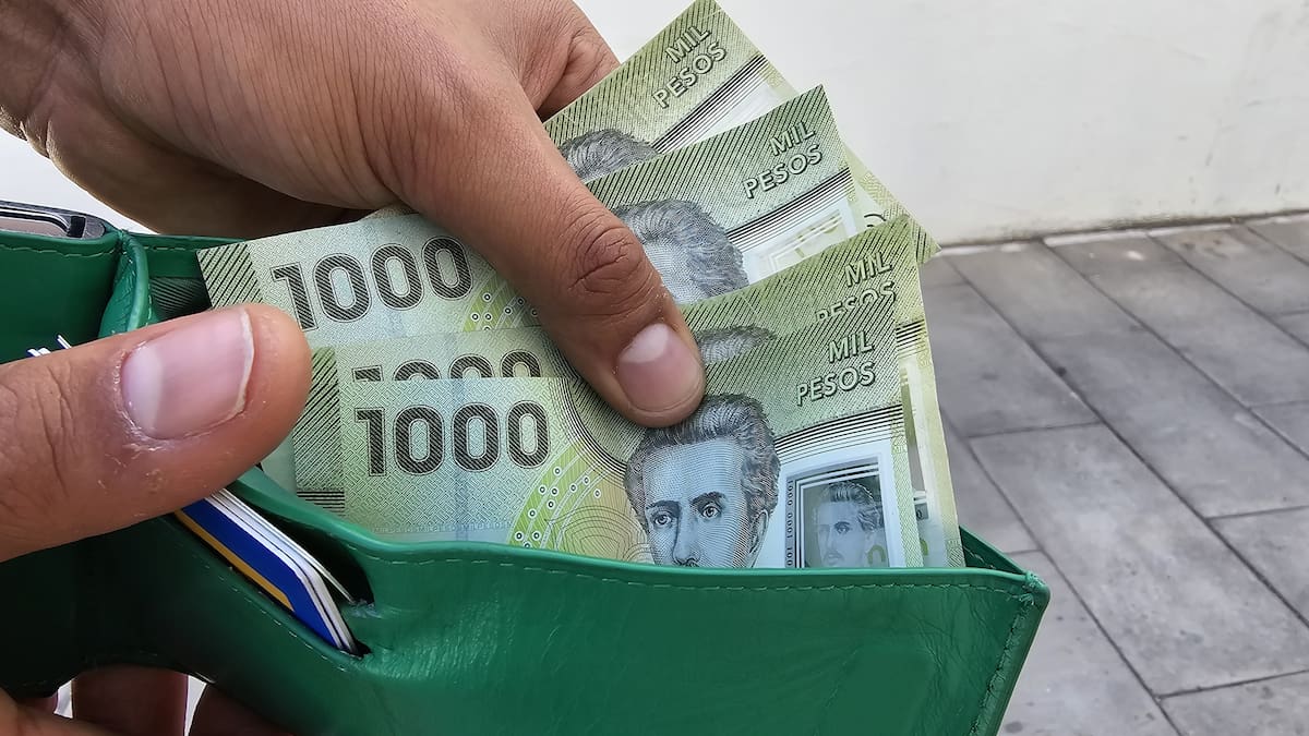 “Economía chilena con dificultades”: expertos analizan caída del Imacec y advierten por impacto en el empleo