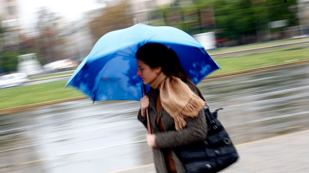 Hasta 30 mm de lluvia: revelan dónde se concentrarán las precipitaciones de este sábado en Chile