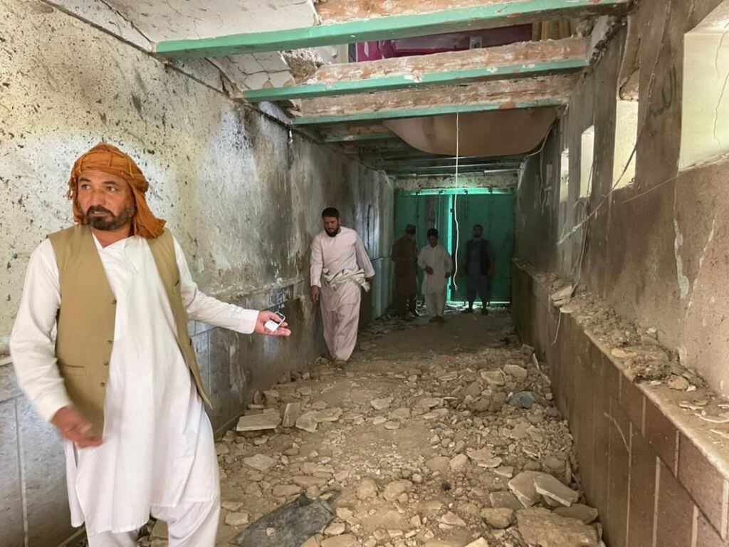 Los daños provocados en la estructura de una mezquita en Kandahar