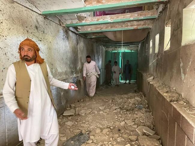 Los daños provocados en la estructura de una mezquita en Kandahar