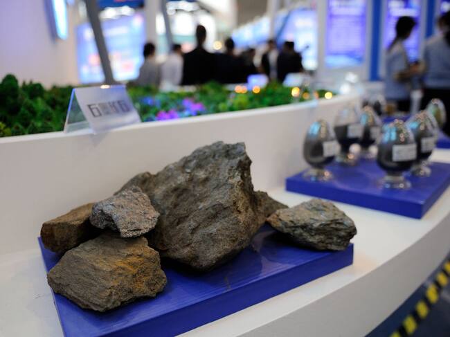 Muestras del mineral grafito en una evento tecnológico en China
