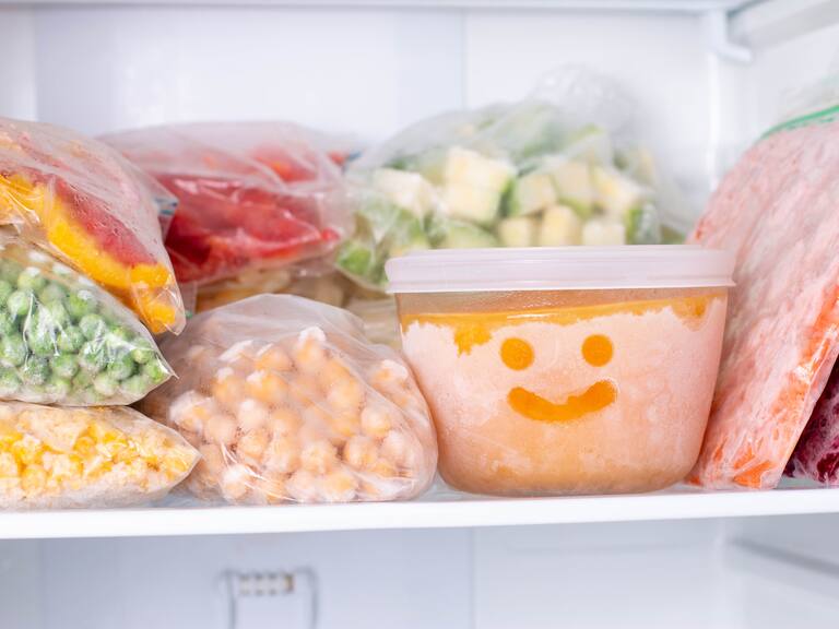 Estos son los alimentos que jamás deberías meter al congelador: podrían arruinarse por completo