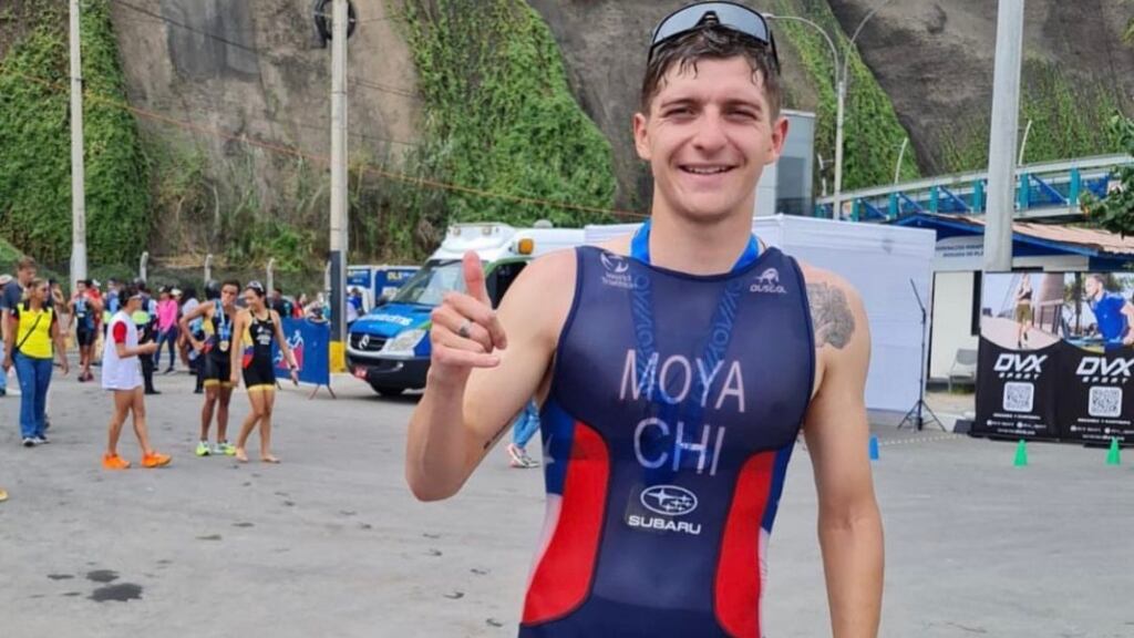 Diego Moya obtiene medalla de plata sudamericana en pleno conflicto con la Federación de Triatlón: "El tema mental afectó"