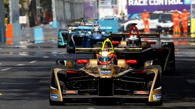 SANTIAGO, CHILE - FEBRUARY 03: Jean-Eric Vergne of France, Techeetah drives during the ABB Formula-E Antofagasta Minerals Santiago E-Prix on February 3, 2018 in Santiago, Chile. (Photo by Marcelo Hernandez/Getty Images)