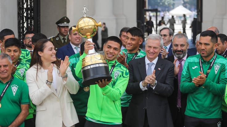 Presidente Kast recibió al plantel Sub 20 de Santiago Wanderers en La Moneda: “Nos dieron consejos”