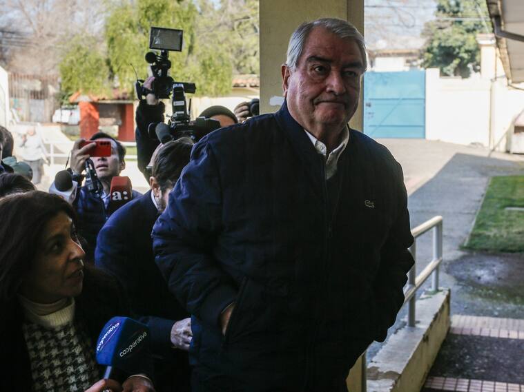 10 DE JULIO DE 2024 / SAN FERNANDO
Llega a la Lectura de veredicto, Eduardo Macaya acusado de Abuso impropio de Menores desde el Tribunal Oral en Lo Penal de San Fernando
FOTO: DIEGO MARTIN /AGENCIAUNO