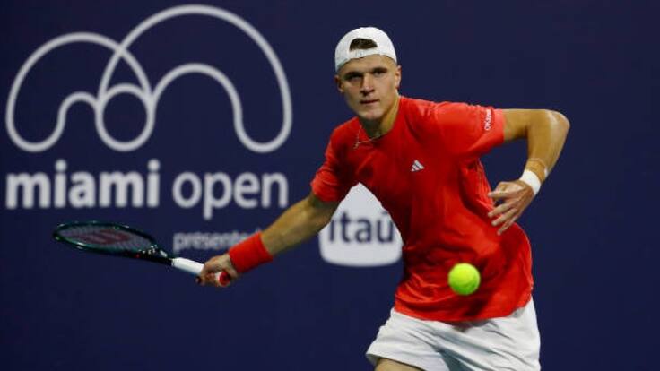 Jakub Mensik da una tremenda sorpresa en Miami y se instala en semifinales del segundo Masters 1000 del año