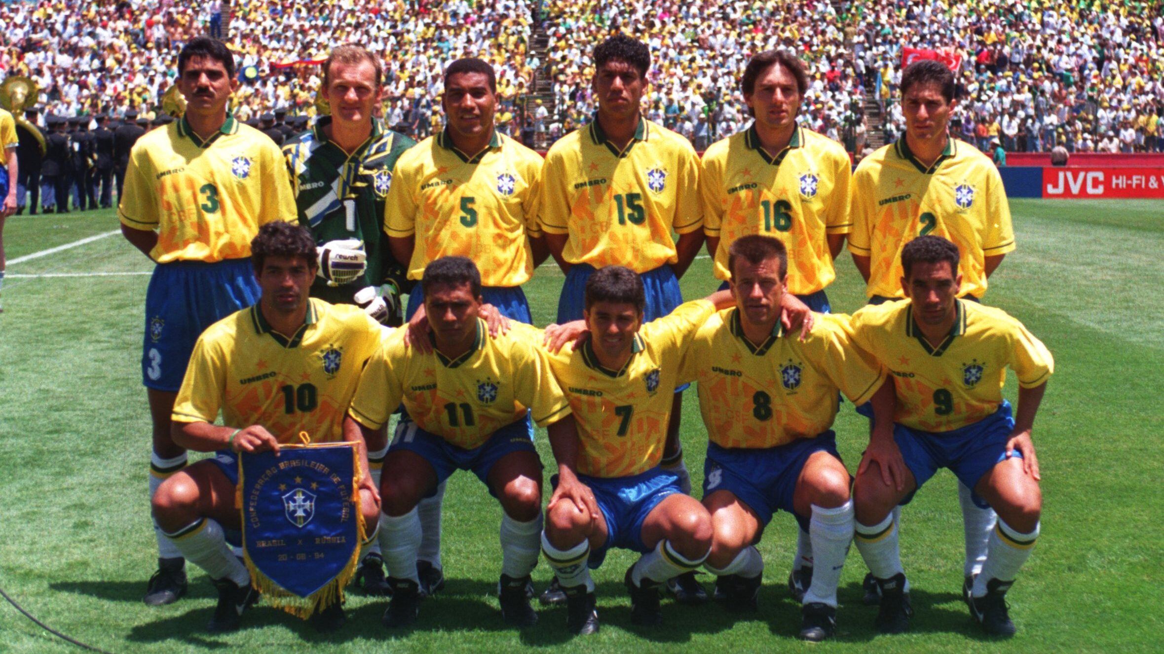 20 JUN 1994: THE NATIONAL TEAM OF BRAZIL LINE UP PRIOR TO THE 1994 WORLD CUP FINAL MATCH AGAINST RUSSIA AT STANFORD STADIUM IN PALO ALTO, CALIFORNIA. Mandatory Credit: Stephen Dunn/ALLSPORT