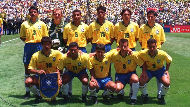 20 JUN 1994: THE NATIONAL TEAM OF BRAZIL LINE UP PRIOR TO THE 1994 WORLD CUP FINAL MATCH AGAINST RUSSIA AT STANFORD STADIUM IN PALO ALTO, CALIFORNIA. Mandatory Credit: Stephen Dunn/ALLSPORT