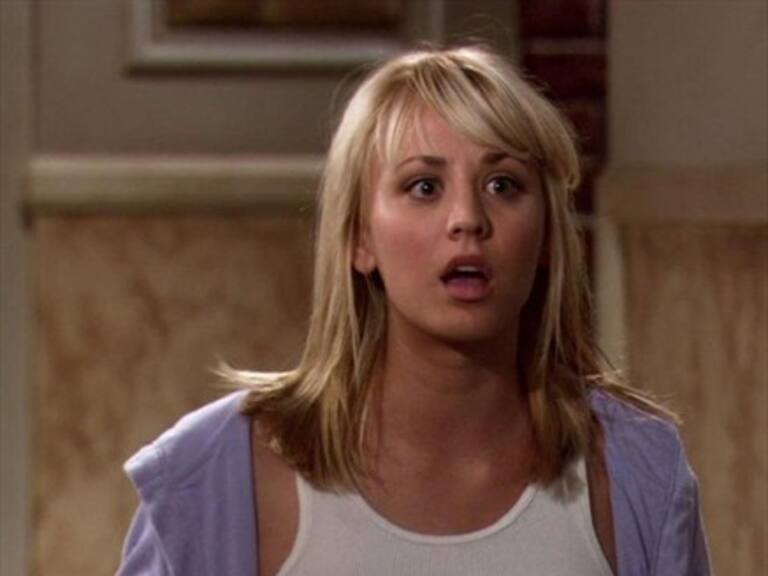 Kaley Cuoco realizó topless con stickers de Snapchat