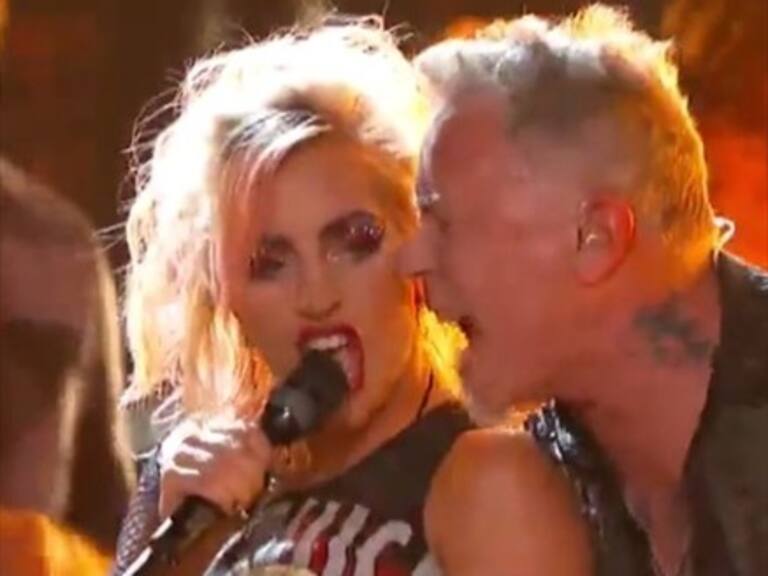 El micrófono le jugó una mala pasada a James Hetfield en la presentación de Metallica con Lady Gaga