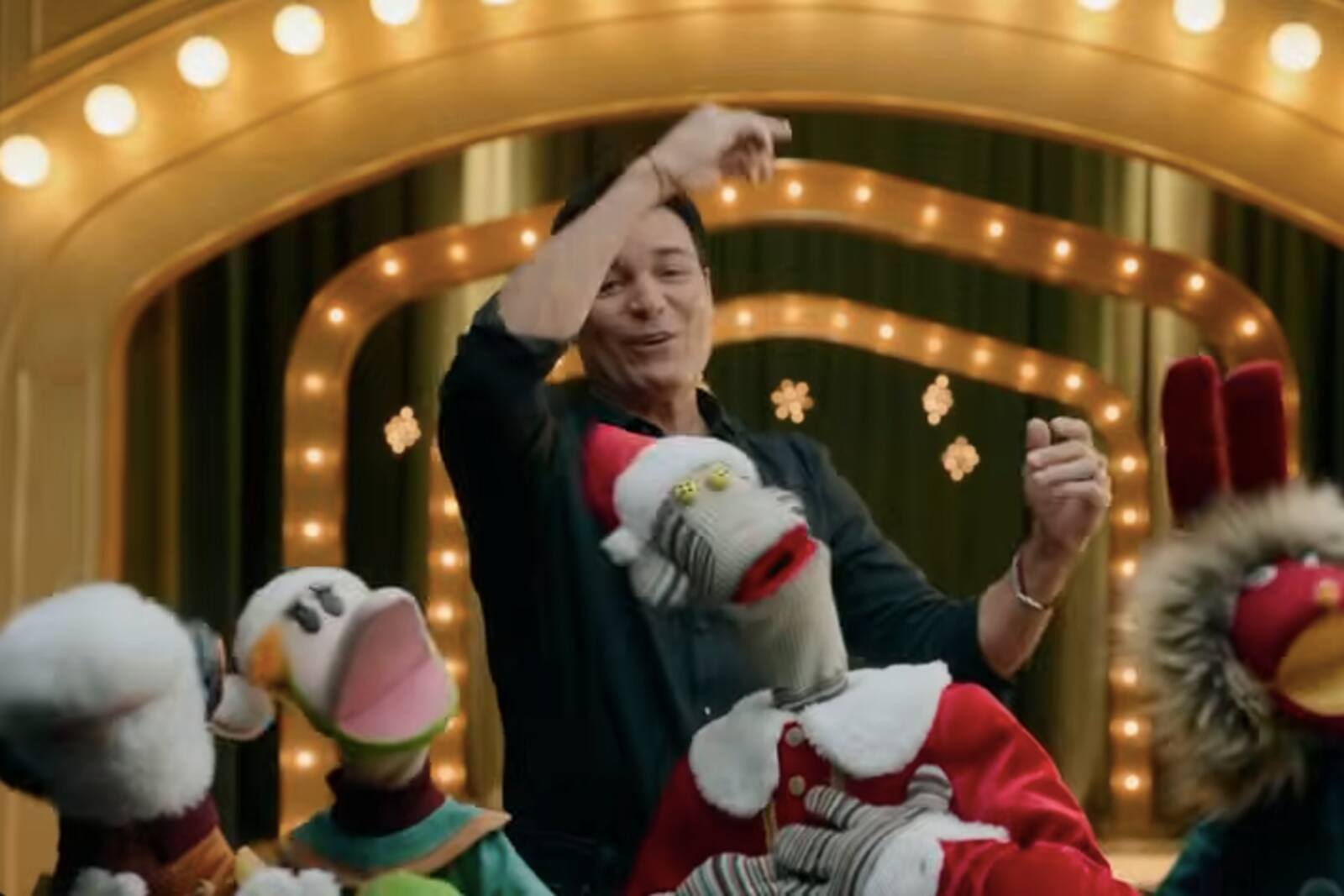 31 Minutos sorprende al aparecer con Chayanne en campaña navideña | ADN Radio