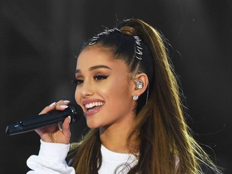 Ariana Grande impresionó a sus seguidores al mostrar cómo se ve sin su cola de caballo