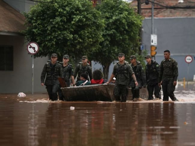 Aumentan a 57 los muertos por devastadoras lluvias en Brasil