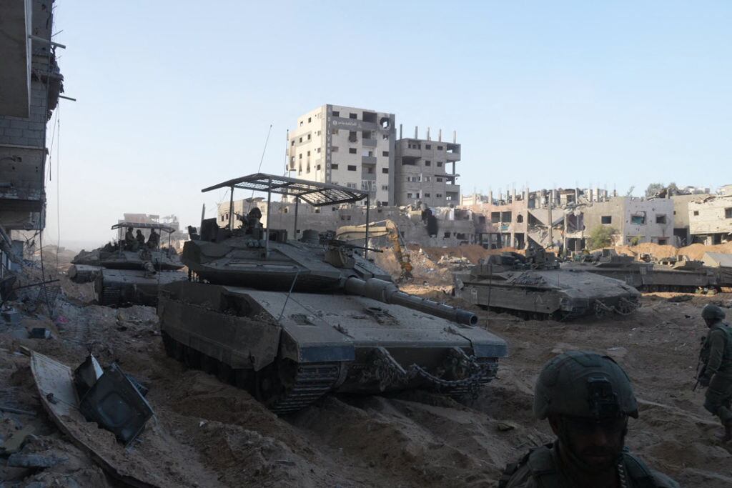 Tanques de Israel avanzan en su invasión a Gaza