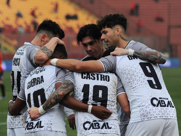 Más compañía para “Popin” Castro: Deportes Limache sumaría un delantero desde Argentina