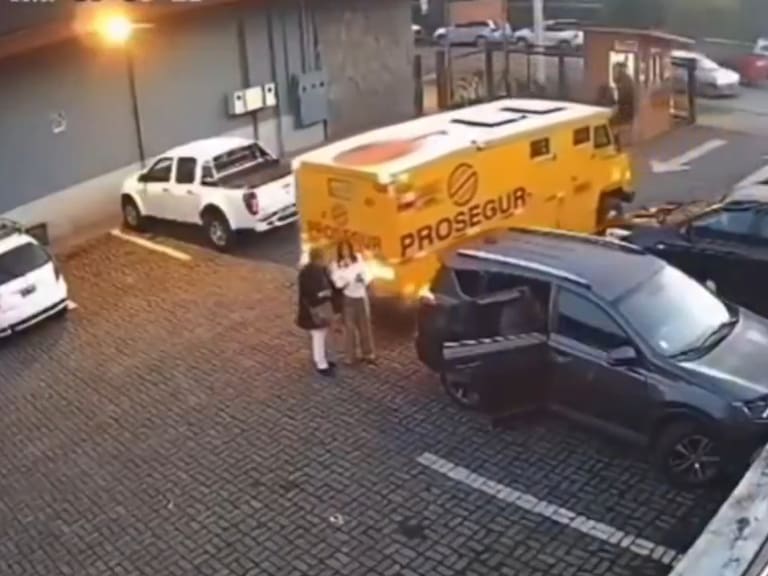 Camión atropelló a dos mujeres en Pucón: una de ellas quedó con lesiones de extrema gravedad