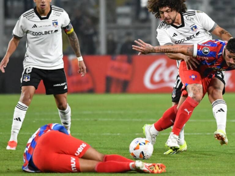 Insólito: ambulancia no pudo entrar a la cancha durante el partido entre Colo Colo-Cerro y quisieron sacar uno de los arcos