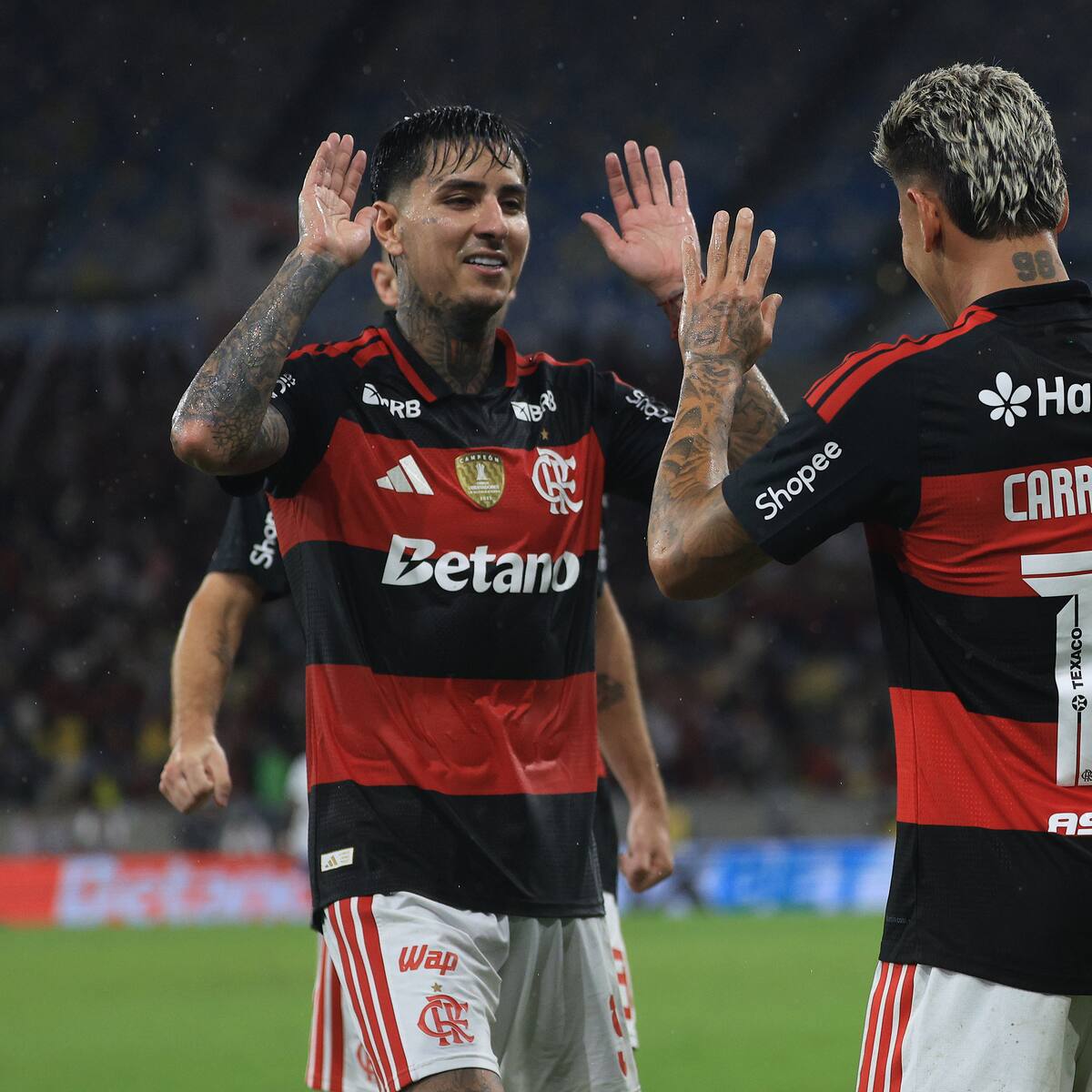 Flamengo fija precio para una eventual salida de Pulgar: es sondeado por al menos tres ligas