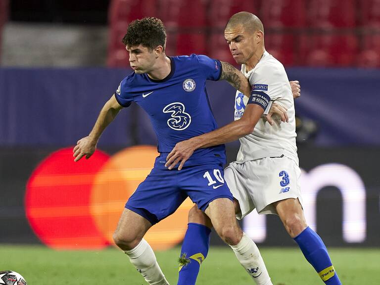 SEVILLE, SPAIN - APRIL 13: Christian Pulisic of Chelsea FC competes for the ball with Kepler Lima 'Pepe' of Porto during the UEFA Champions League Quarter Final Second Leg match between Chelsea FC and FC Porto at Estadio Ramon Sanchez Pizjuan on April 13, 2021 in Seville, Spain. Sporting stadiums around Spain remain under strict restrictions due to the Coronavirus Pandemic as Government social distancing laws prohibit fans inside venues resulting in games being played behind closed doors. (Photo by Jose Manuel Alvarez/Quality Sport Images/Getty Images)