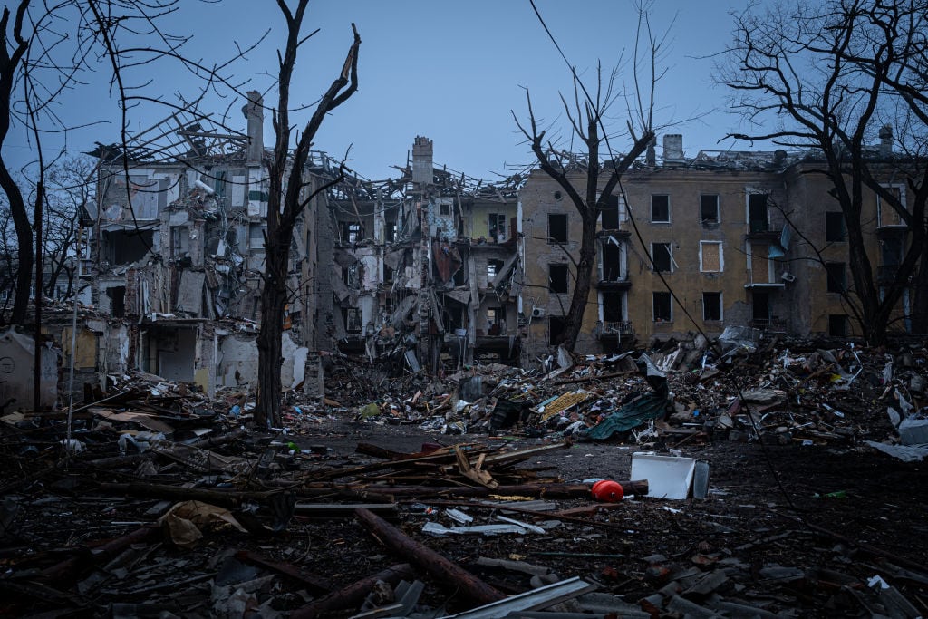 Un edificio dañado por los misiles en Kramatorsk de Ucrania