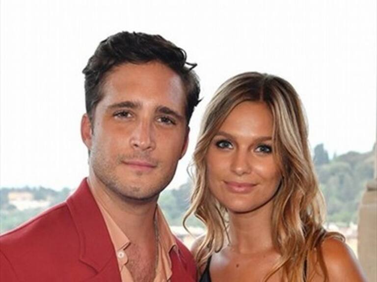 Madre de Diego Boneta publicó foto íntima de Mayte Rodríguez con la familia del actor