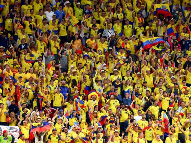 Hinchas de Ecuador recuerdan a La Roja en su debut mundialista