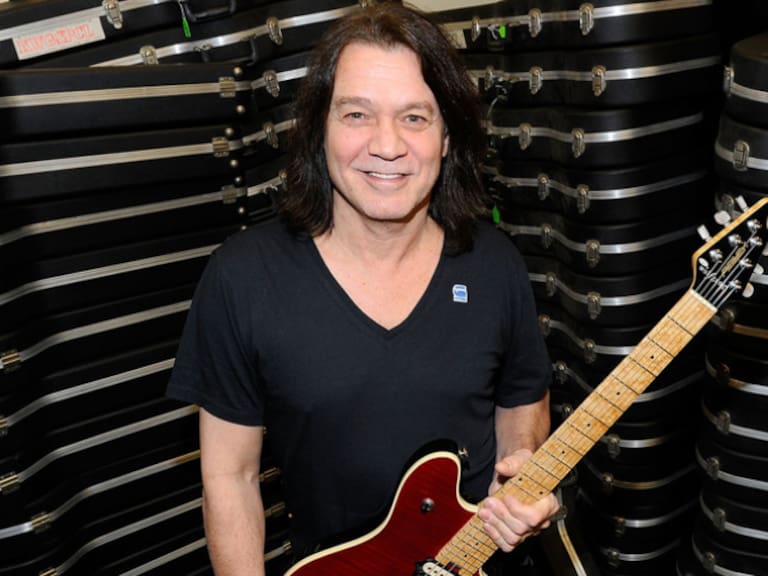 Hijo de Eddie Van Halen está molesto porque subastaron tres guitarras personalizadas de su padre