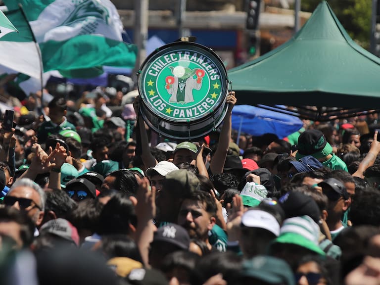 15 DE OCTUBRE DE 2023/VALPARAISO
Hinchas de Wanderers ven el partido en el Parque Italia
FOTO: MANUEL LEMA OLGUIN/AGENCIAUNO
