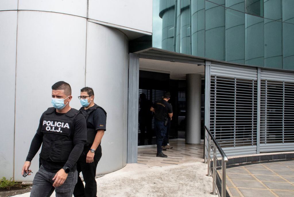 Policías allanan dependencias públicas por caso de corrupción en Costa Rica