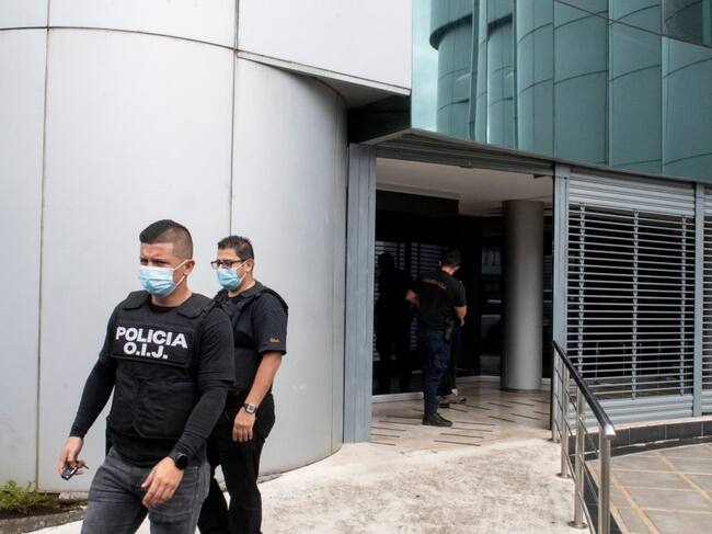 Policías allanan dependencias públicas por caso de corrupción en Costa Rica