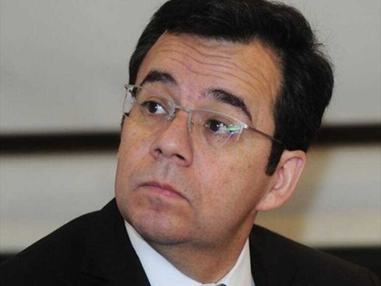 Luis Felipe Céspedes ofrece disculpas tras polémico episodio de la muñeca inflable