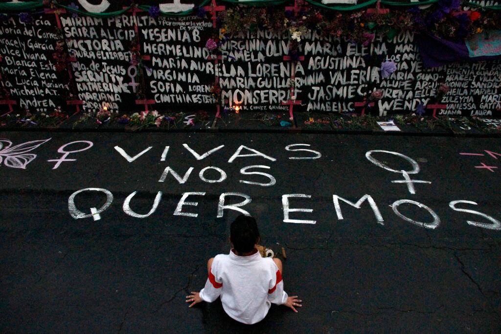 Una manifestación feminista ante el Palacio Nacional de México